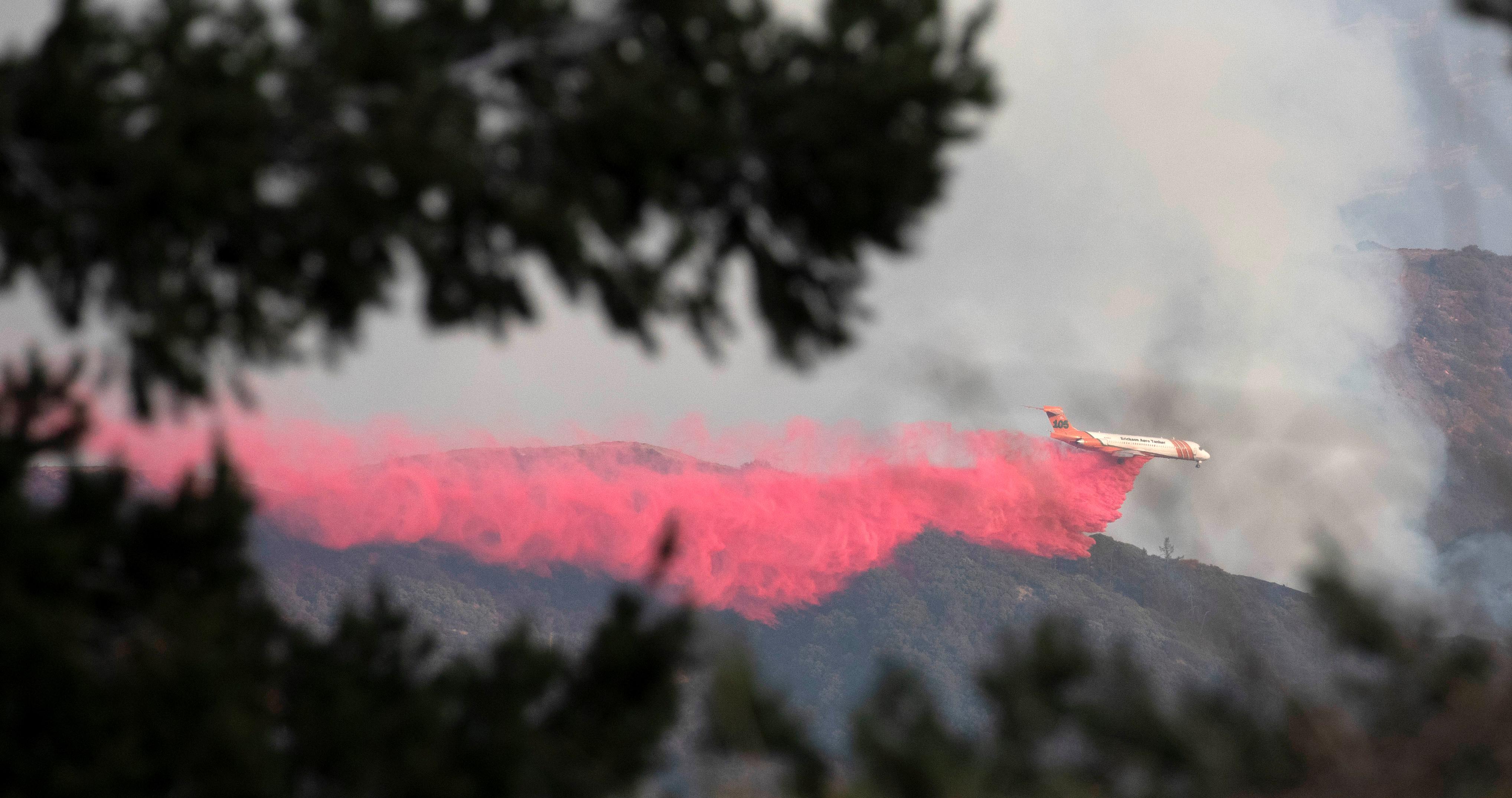 洛杉矶山火烧穿富人区，灾难下的众生百态