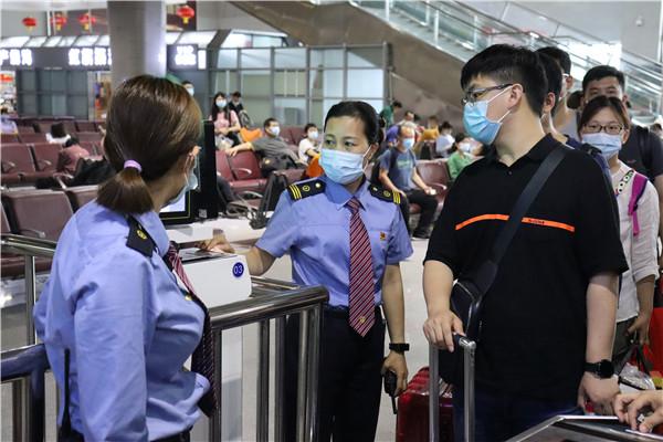 增开老年人旅游列车，打造银发族的幸福出游时代！开启文旅融合新篇章。