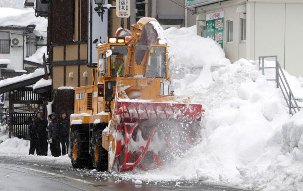 震惊！日本积雪竟达5米，居民生存环境极度恶劣，背后真相令人意外！